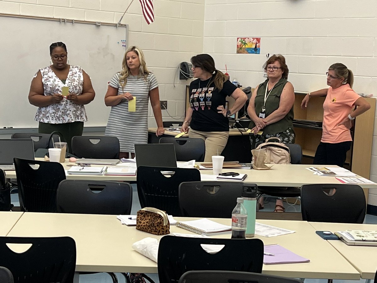 roberta_branch's tweet photo. NSES, OES, BTW, EFES, HES, KSES —-Fourth Grade Teachers Engaged in the 5E Innovative Plan! https://t.co/x1YLvRLiIV