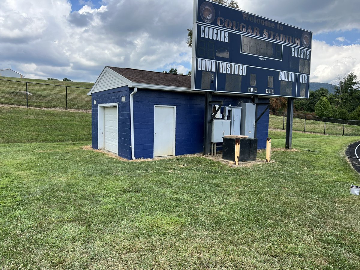 CatoctinAD's tweet photo. Thanks to the CHS Cross Country teams for the huge part they played in our Campus Cleanup day. We are proud of all the hard work they put in to making our beautiful stadium look even better! #CougarPride #NoBetterView https://t.co/ExOfy6Y6z3