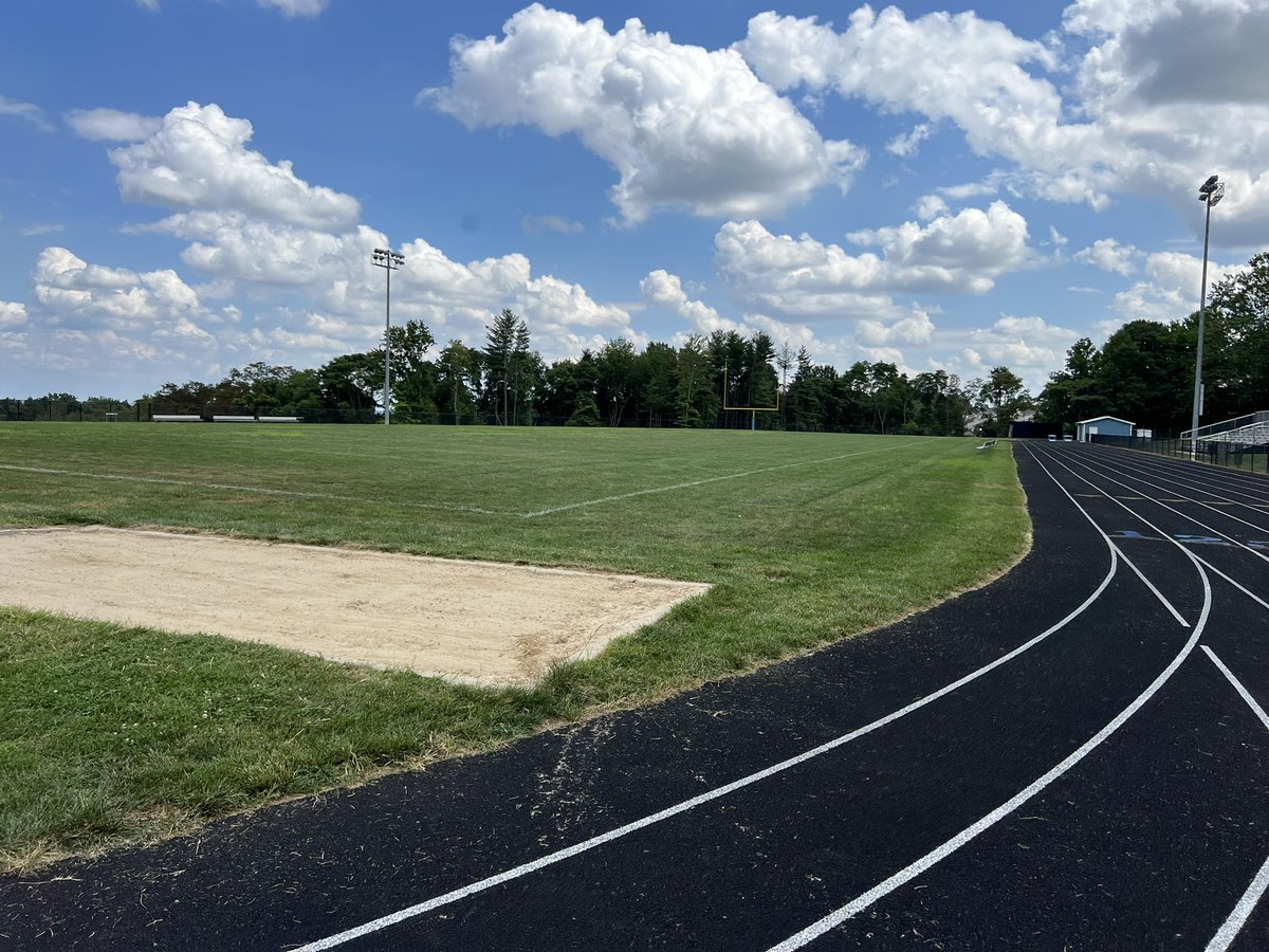 CatoctinAD's tweet photo. Thanks to the CHS Cross Country teams for the huge part they played in our Campus Cleanup day. We are proud of all the hard work they put in to making our beautiful stadium look even better! #CougarPride #NoBetterView https://t.co/ExOfy6Y6z3