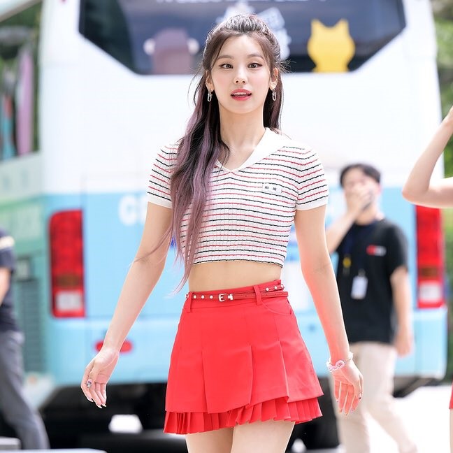 hourly yeji tweet media