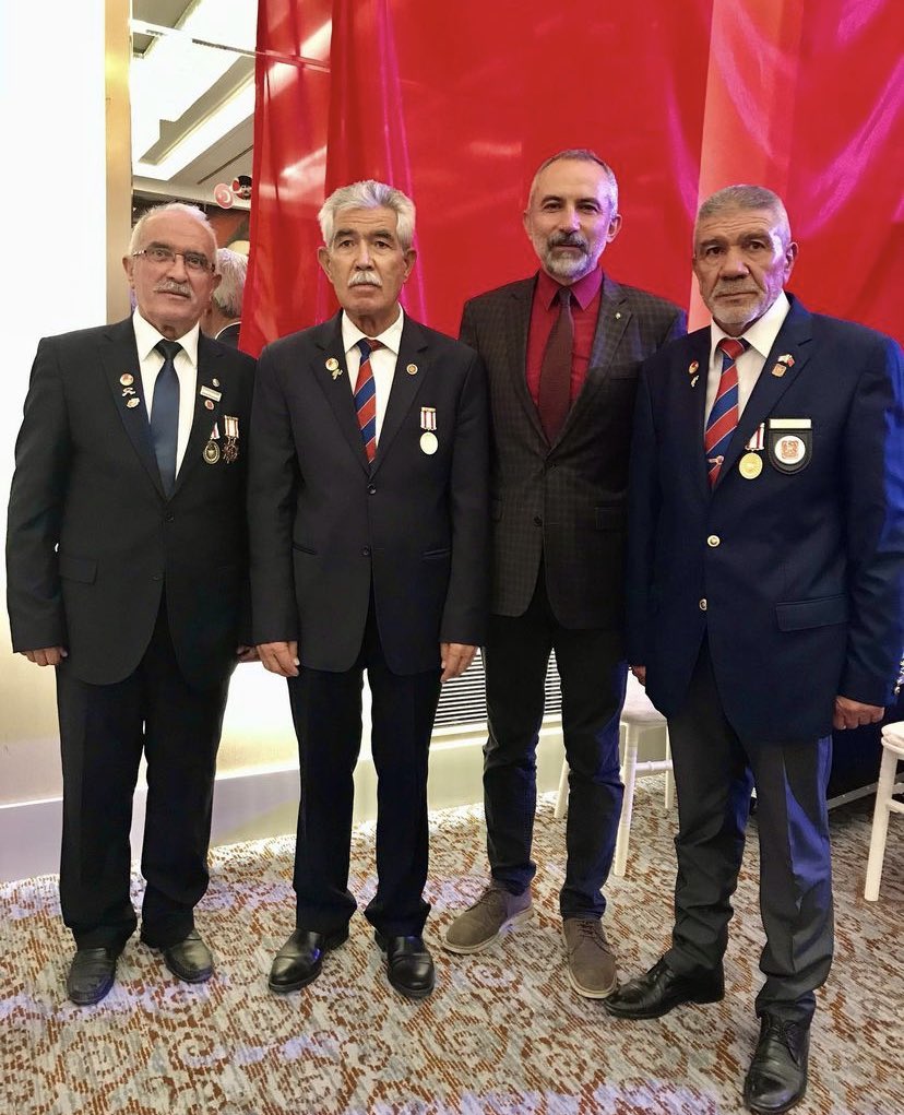 Kayseri Valiliğimizin düzenlediği 30 Ağustos Zafer Bayramı Kutlama Resepsiyonuna Vakfımızı temsilen İl Temsilcimiz Abdulkadir Dağlı katıldı.

Saygı duruşu, İstiklal Marşı ve çeşitli konuşmalarla 30 Ağustos Zafer Bayramı coşkuyla kutlandı🇹🇷