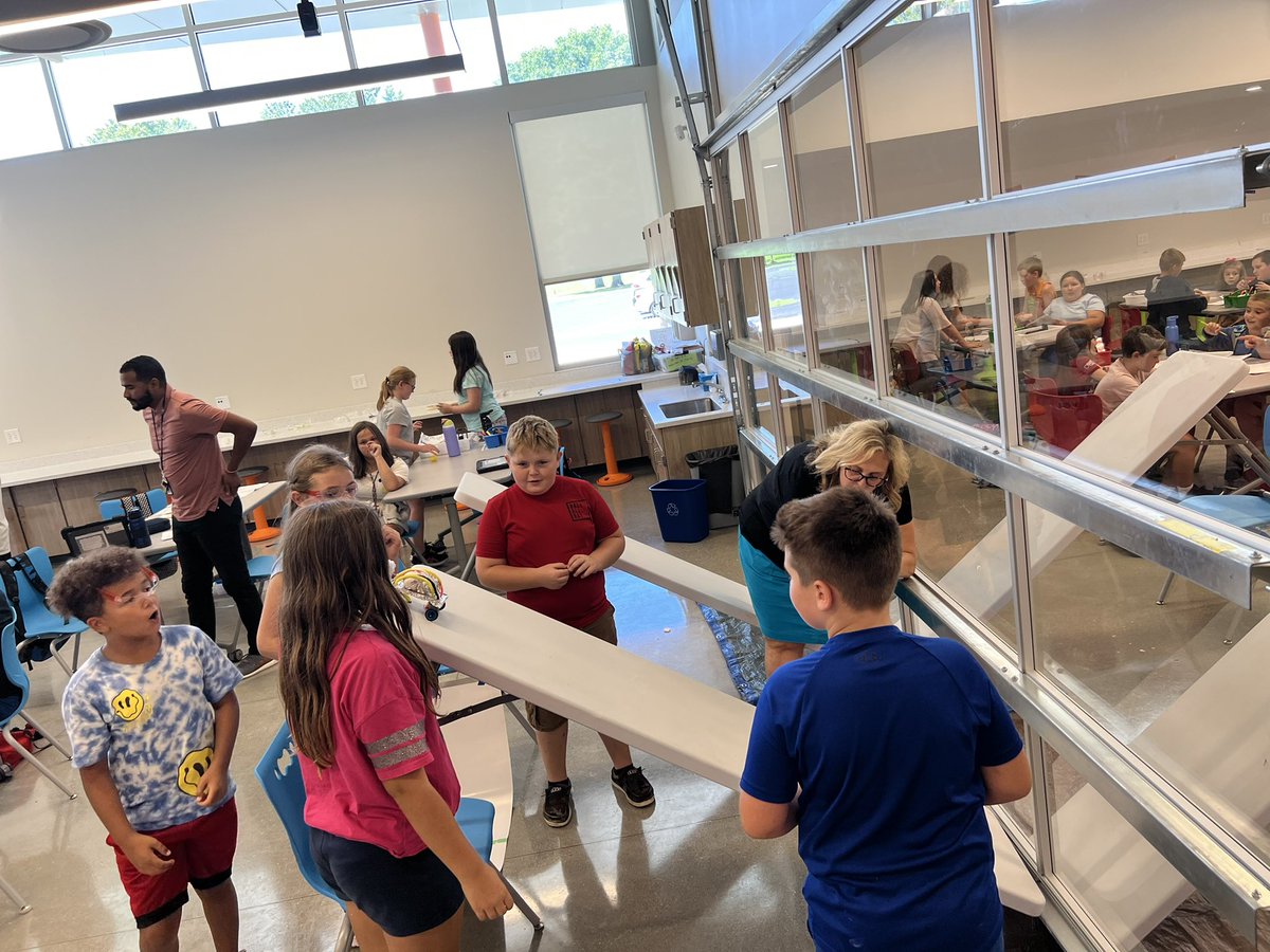 STEMwithArties's tweet photo. The @PLTWorg jumpstart series in full swing! Students learned about energy and collision! @PostonRoad @ParagonPanther @brooklyn_stem @MSDMartinsville @ericbowlen @ArtesiansUnited #pltw #savetheegg #handsonlearni g https://t.co/61FSoMtKpE