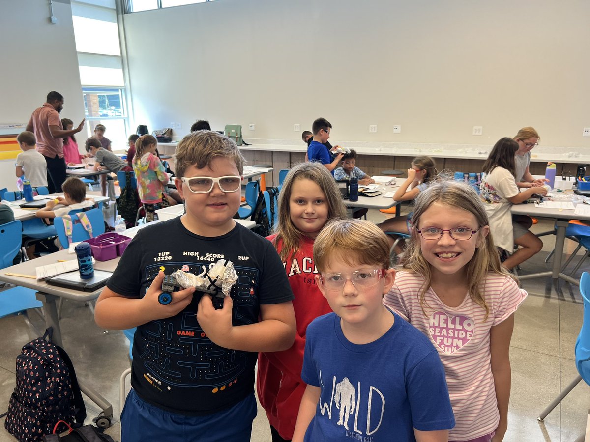 STEMwithArties's tweet photo. The @PLTWorg jumpstart series in full swing! Students learned about energy and collision! @PostonRoad @ParagonPanther @brooklyn_stem @MSDMartinsville @ericbowlen @ArtesiansUnited #pltw #savetheegg #handsonlearni g https://t.co/61FSoMtKpE