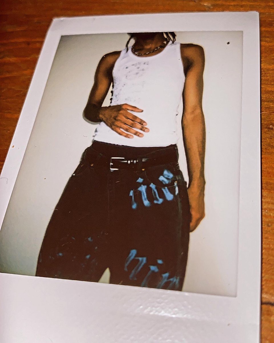 UrbanNineNine's tweet photo. Denim & Tank..
#wearurban #beurban #freeurban https://t.co/nsl2580ng9