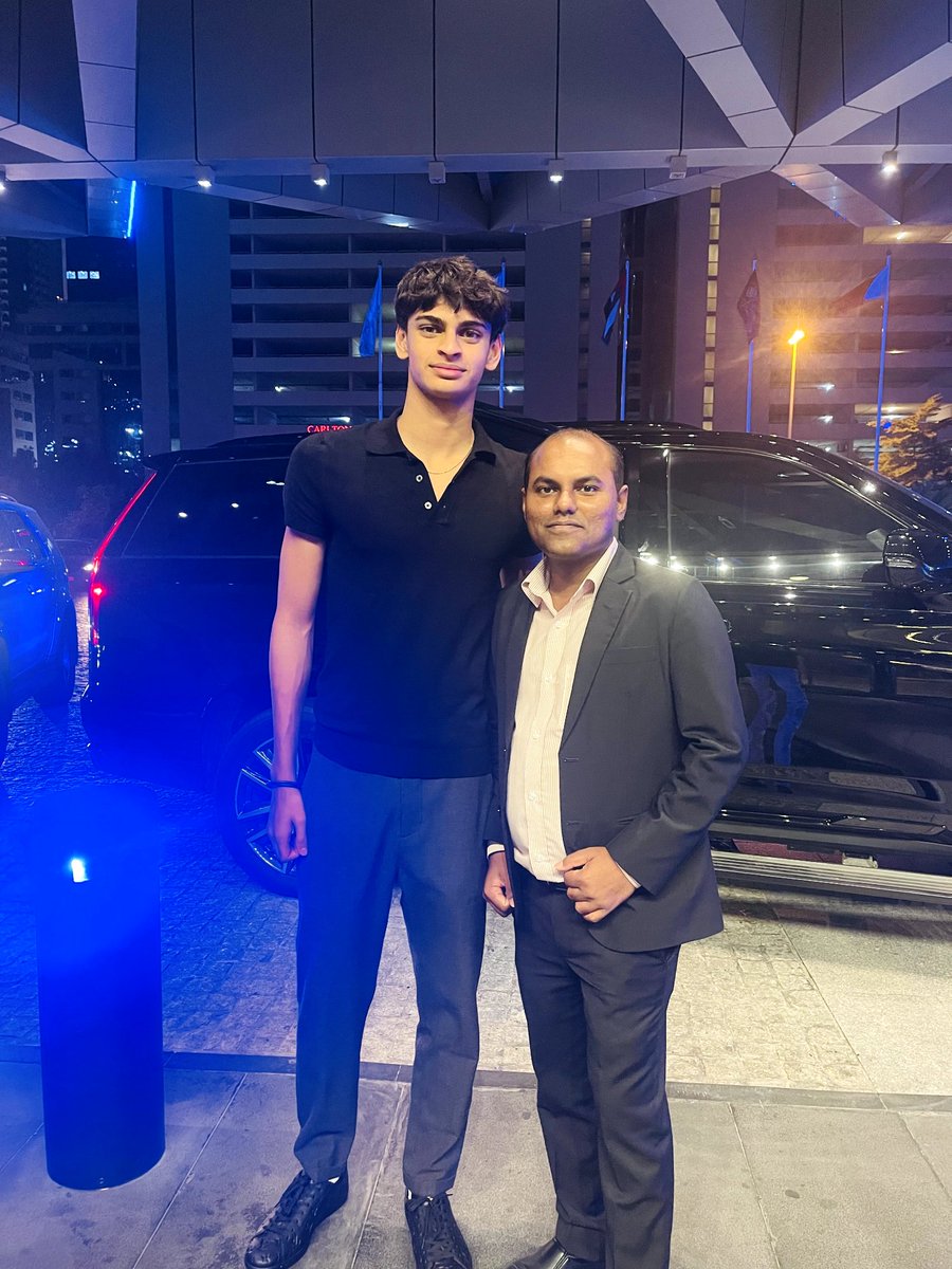 okil_786's tweet photo. #Vedaant_Madhavan-Indian Swimmer (Son of the famous Indian Actor R. Madhavan)
It was a super ecstatic to meet young and rising star.
#vedaantmadhavan #dashingpersonality #swimmer #freestyleswimming #athlete #indianswimmers #indianathlete #sports #rmadhavan
#actormaddy #rocketry https://t.co/uBOAKVctqR
