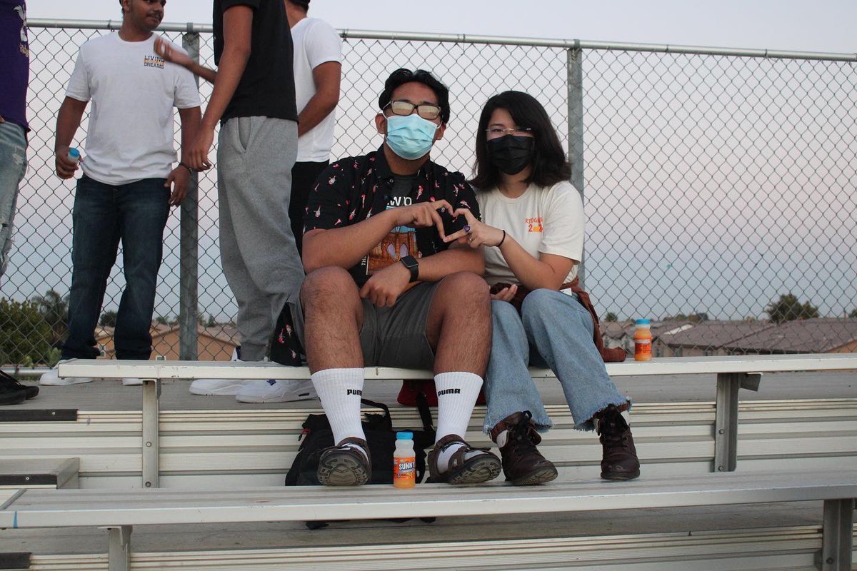 rhsnewspapers's tweet photo. Senior Sunrise 🌅 https://t.co/U3FShRrlNR