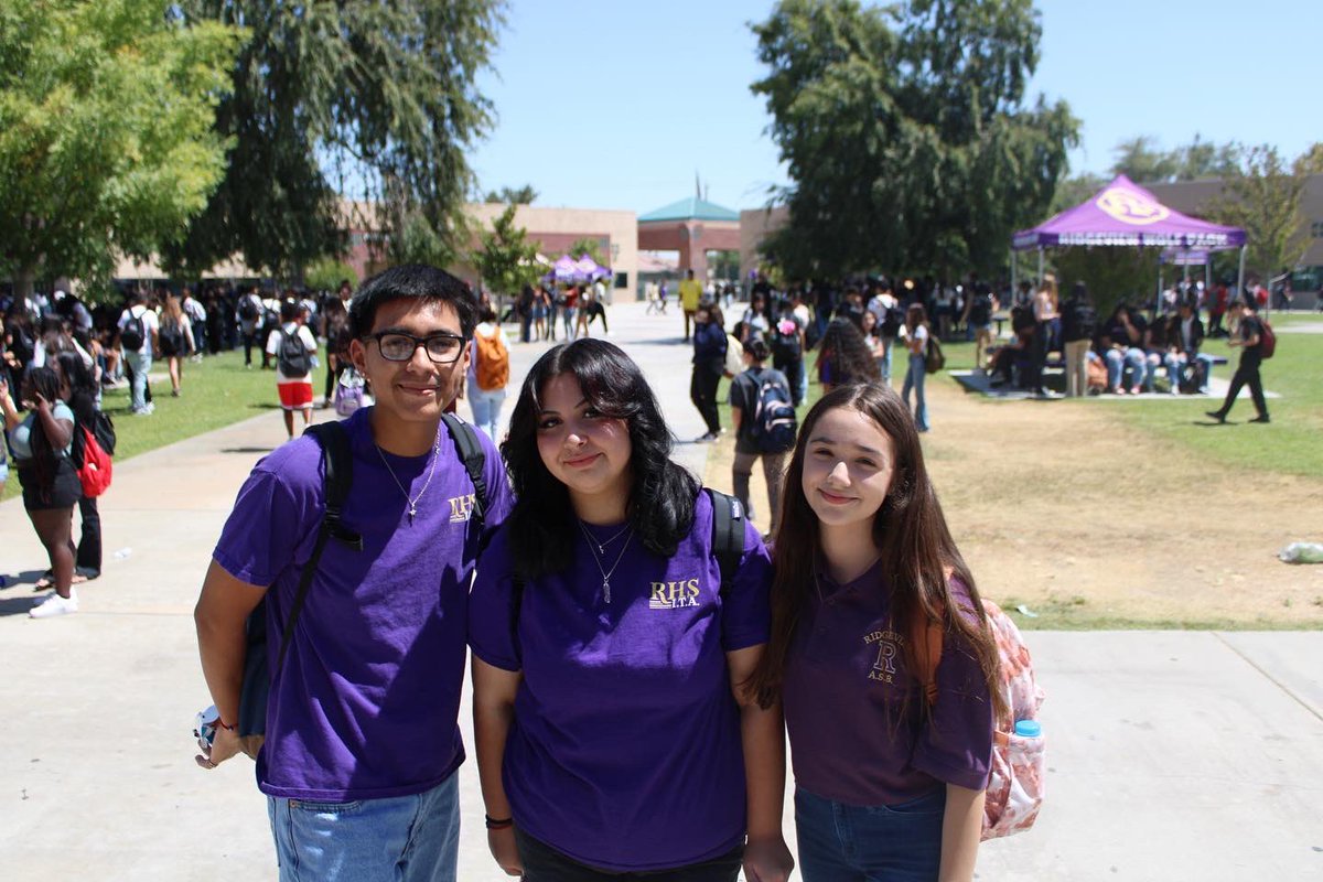 rhsnewspapers's tweet photo. Spirit week: pack pride 💜🐺💛🐾 https://t.co/EAx9DSzzJa