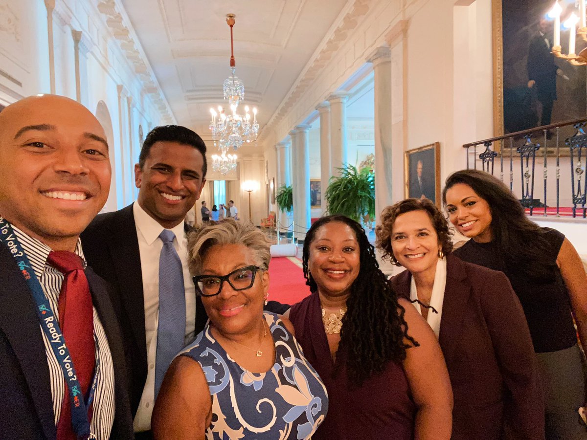 JohnPurakal's tweet photo. Truly grateful to be invited to the @WhiteHouse ๐บ๐ธto join this inspiring group of health equity leaders, discuss our work, and the challenges ahead!
Thanks to to @AlisterFMartin & the @WhiteHouseOPE46 for organizing. @drsebrooks @DrTGaryWebb @EbonyJHilton_MD @hiral4congress https://t.co/NGIKvrBIaw