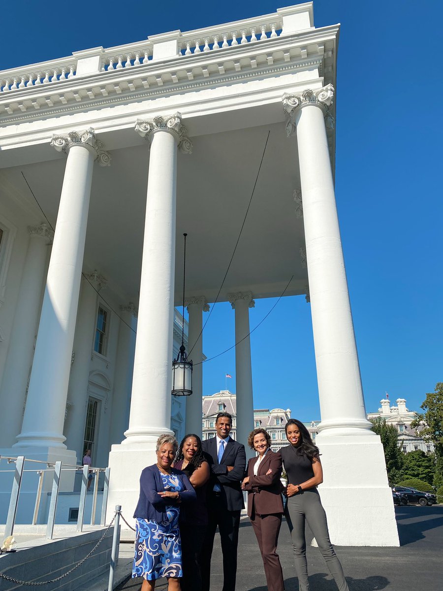 JohnPurakal's tweet photo. Truly grateful to be invited to the @WhiteHouse ๐บ๐ธto join this inspiring group of health equity leaders, discuss our work, and the challenges ahead!
Thanks to to @AlisterFMartin & the @WhiteHouseOPE46 for organizing. @drsebrooks @DrTGaryWebb @EbonyJHilton_MD @hiral4congress https://t.co/NGIKvrBIaw