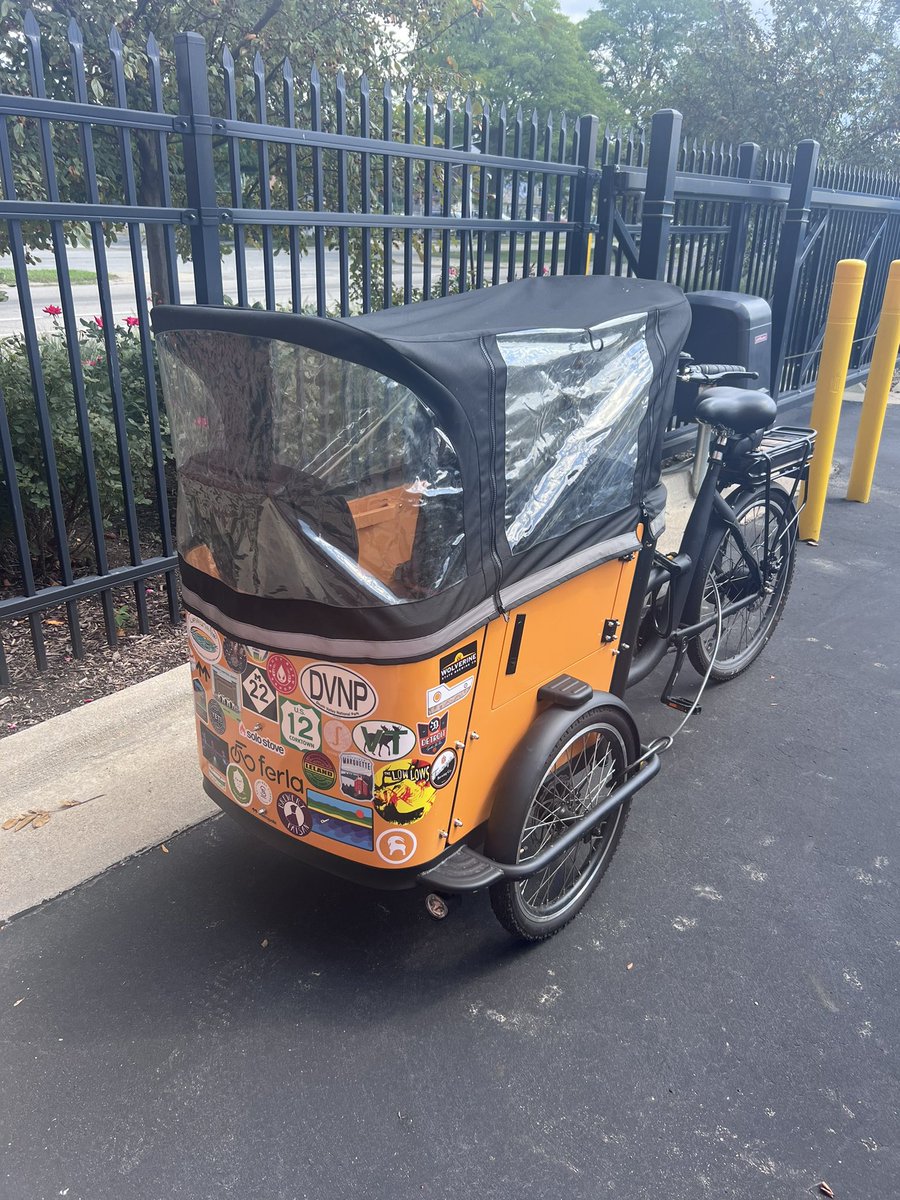 reillybrennan's tweet photo. Saw @alisyn_malek’s cargo bike in Detroit today (also saw Alisyn) https://t.co/iw4e45kLiz
