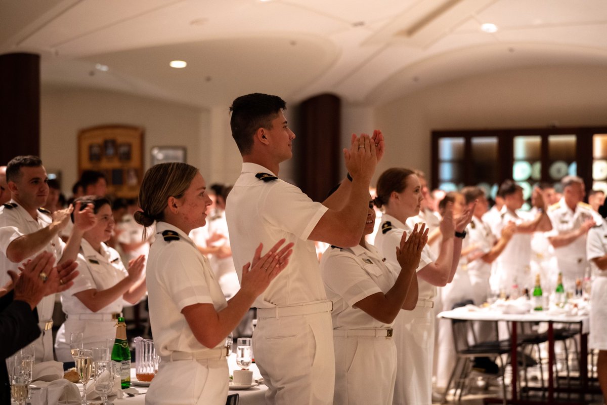 Last week, the Brigade had dinner in King Hall with #USNA leadership to celebrate signing their "2 for 7" contracts 🖊️

This commitment to serve a minimum of seven more years in the U.S. military, two of which are their final years at USNA, is a momentous occasion for midshipmen!