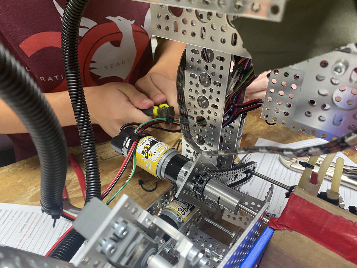 10195Ftc's tweet photo. week 3 of ftc! we have a lot of plans for this season 🦉 #FTC #robotics #firsttechchallenge https://t.co/JBiIc7NS3I