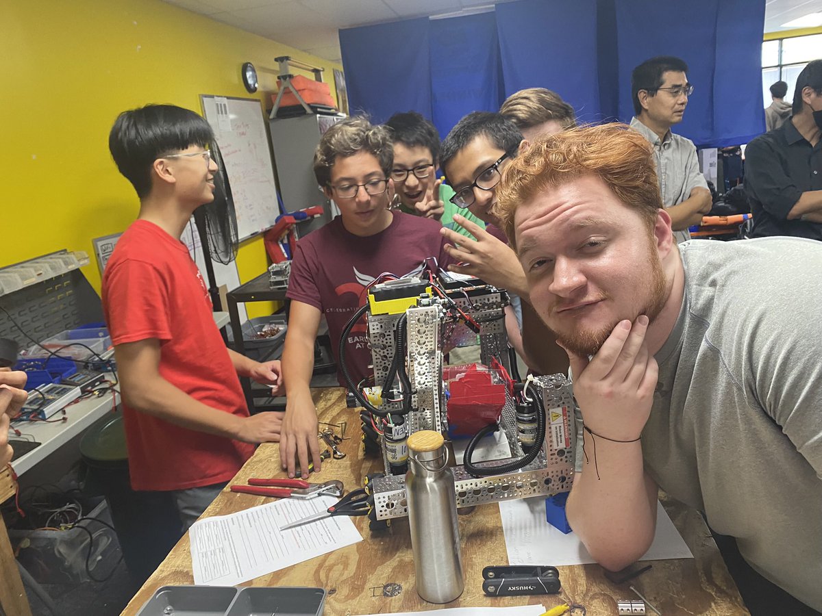 10195Ftc's tweet photo. week 3 of ftc! we have a lot of plans for this season 🦉 #FTC #robotics #firsttechchallenge https://t.co/JBiIc7NS3I