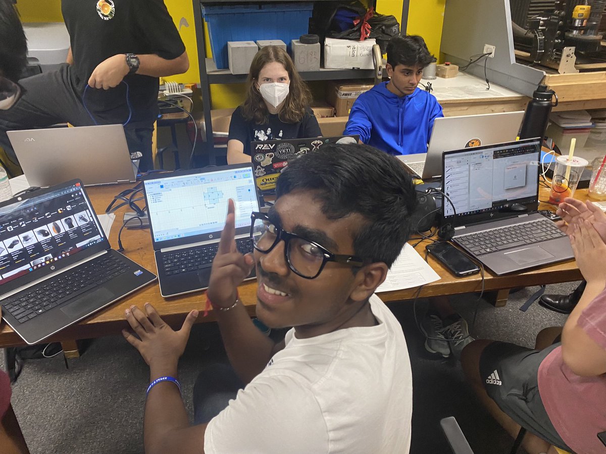 10195Ftc's tweet photo. week 3 of ftc! we have a lot of plans for this season 🦉 #FTC #robotics #firsttechchallenge https://t.co/JBiIc7NS3I