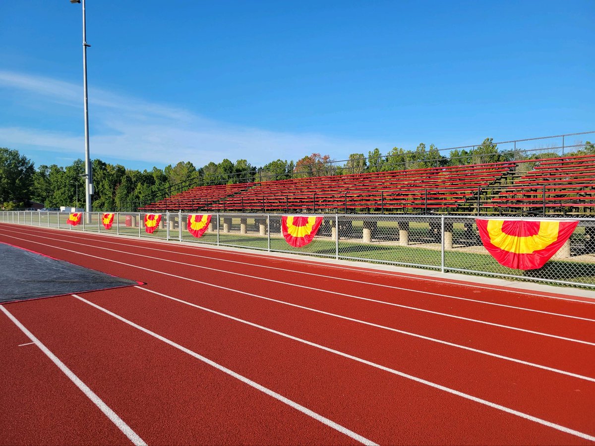 GORGEOUS!! Special Thanks to the <a href="/CUSD186_EF/">CUSD186 Foundation</a>  for purchasing these beautiful buntings to decorate our facilities and help us celebrate the accomplishments of the students of <a href="/MurphysboroHS/">Murphysboro HS</a>