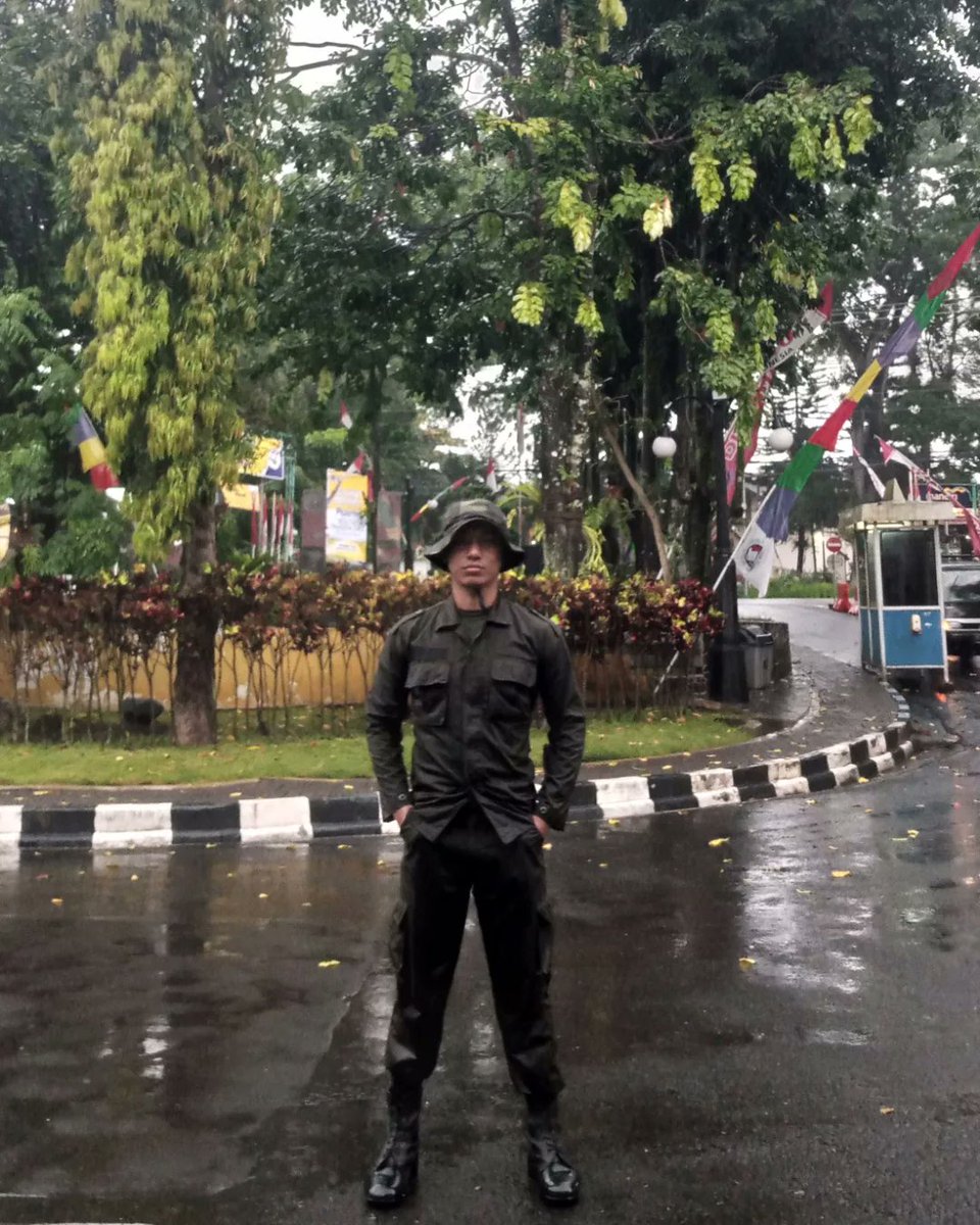 DwiGun_'s tweet photo. Cuman bisa berandai-andai dan berbangga diri menggunakan seragam kebanggaan https://t.co/cAynLLzjkh