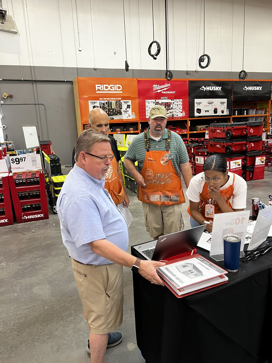 miranda_mike91's tweet photo. All Aboard!! The Services train at @THD6568 Thank you to our Service providers for helping us βtrainβ our associates! You guys are great! @L_Butler09 @RushClay @laroldan32 @tuffshed #HDMS #Statewide #Berkeys #HDIS https://t.co/UOUnMywy7p