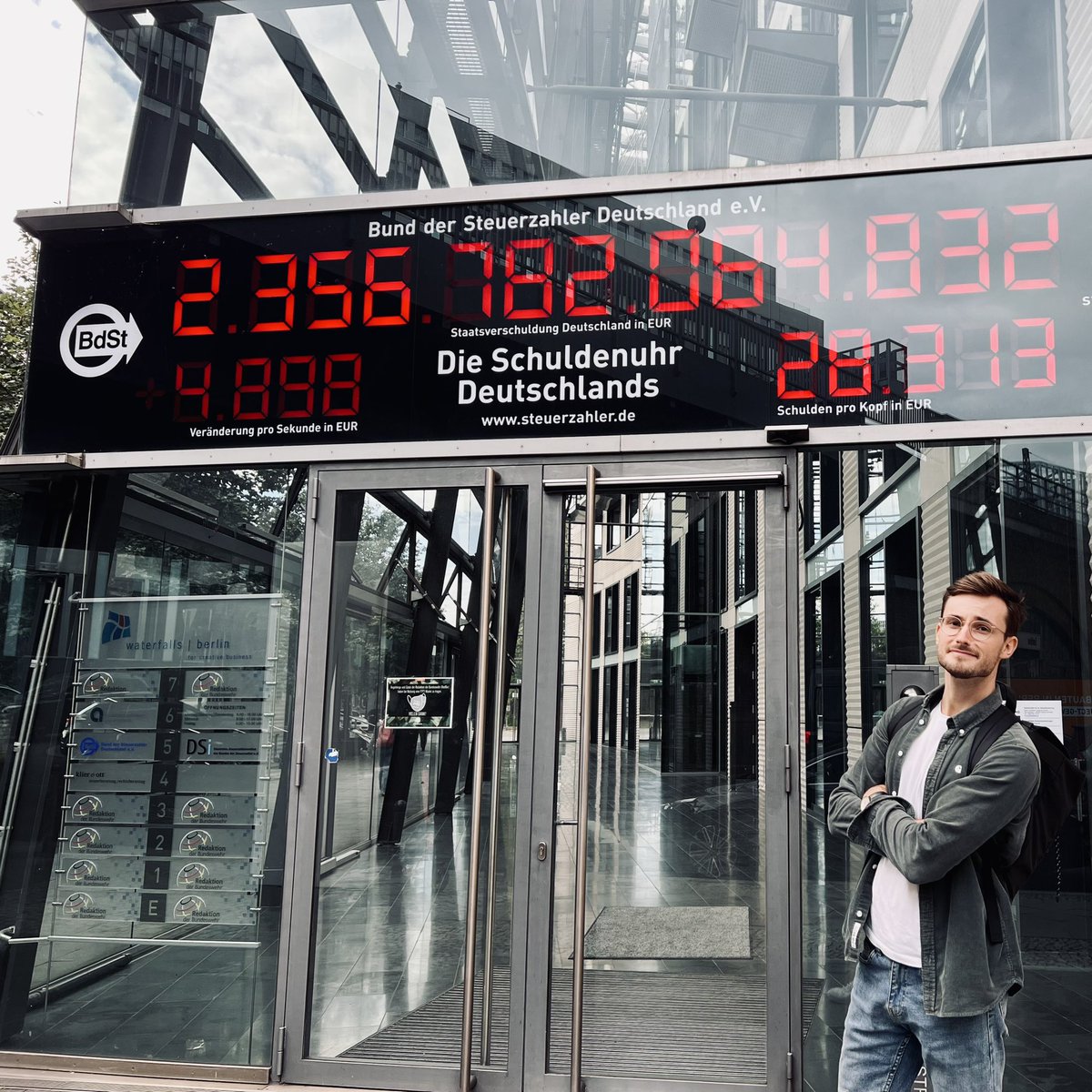 MauriceHoefgen's tweet photo. Die dümmste Uhr Deutschlands 🤡 https://t.co/06j9I6xC3m