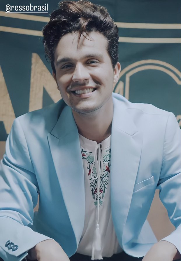 teuantidotols's tweet photo. um sorriso que não é remédio mas te cura. https://t.co/OIgaPN1gBn