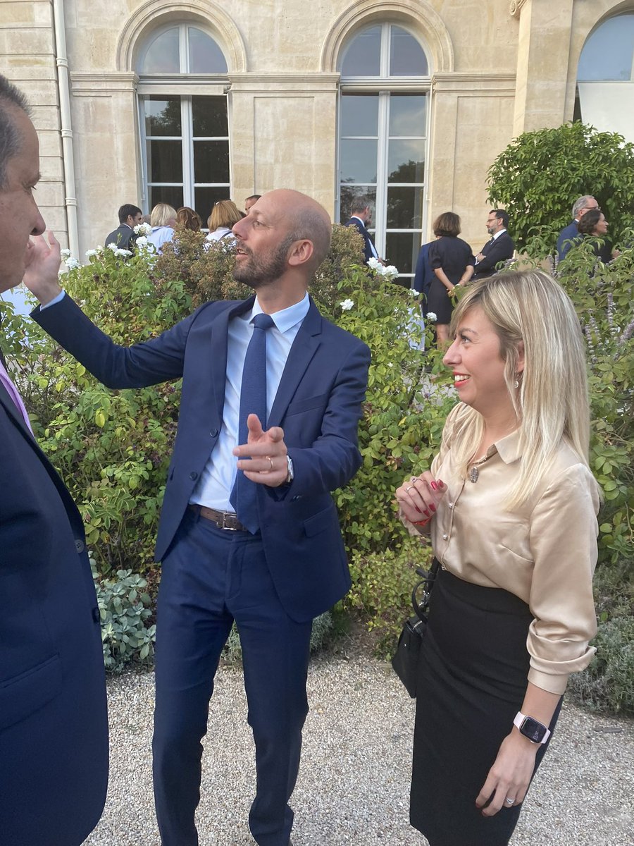 APintus_'s tweet photo. Merci @StanGuerini pour cet échange &amp; ta confiance renouvelée. Merci à @EmmanuelMacron pour cette invitation à @Elysee et pour sa confiance témoignée, un président  sincère, reconnaissant, à l’écoute &amp; efficace. Nous n’abandonnons pas la #Circo6211 aux extrêmes #NiMarineNiLePen ! https://t.co/TIlI9VgeqY