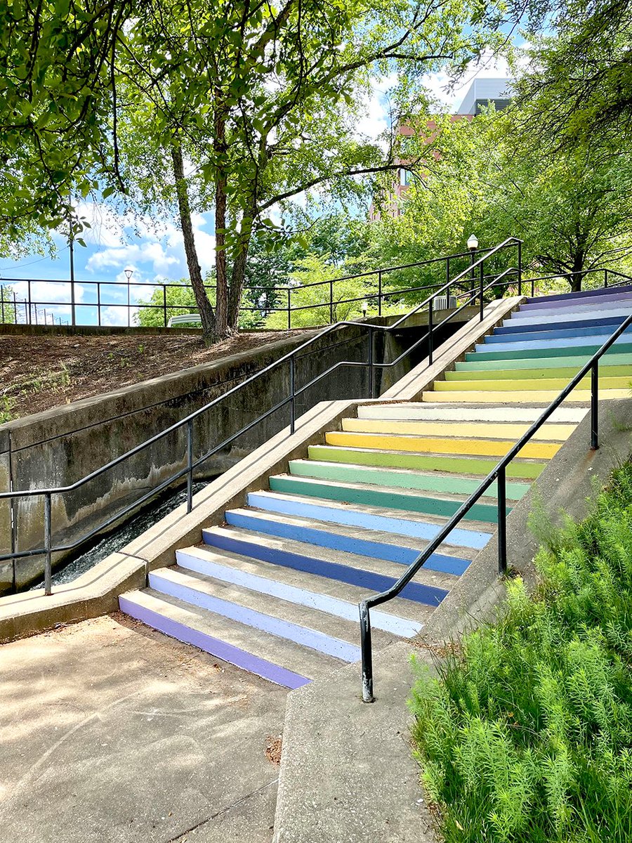 downtownakron's tweet photo. Hope your Tuesday has been a good one! #lock2 #downtownAkron https://t.co/1qjYGxOqxT