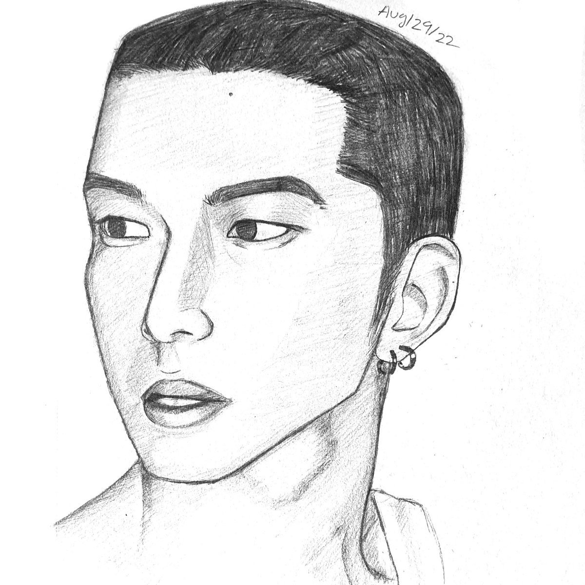 traditional art i did
#traditionalart #art #drawing #sketch #portrait #pencildrawing #pencilart