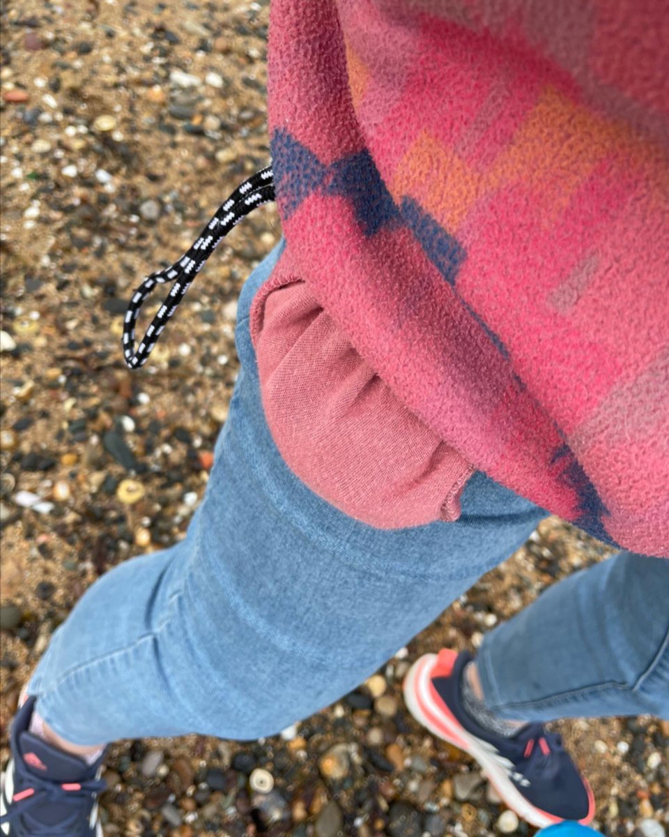 KlaireConnor's tweet photo. When you’re sore, tired &amp; crabbit, you sometimes just need to go to the beach! Had it to ourselves, found a lonely cowrie &amp; so much sea glass my pocket wasn’t coping 😂🤦‍♀️ #Elie #RubyBay https://t.co/ODZHv1XGs8