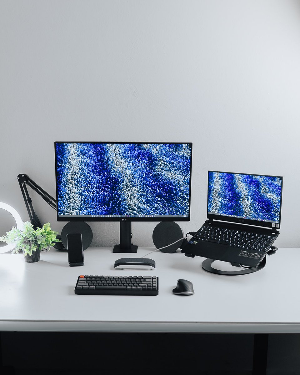 woodley_lozamma's tweet photo. Just love what I’m doing like daily job. Photography is life.
#desk #desksetup #deskmotivation #marriothotel #realestatephotography #RealEstate https://t.co/cxW2XuTxYz