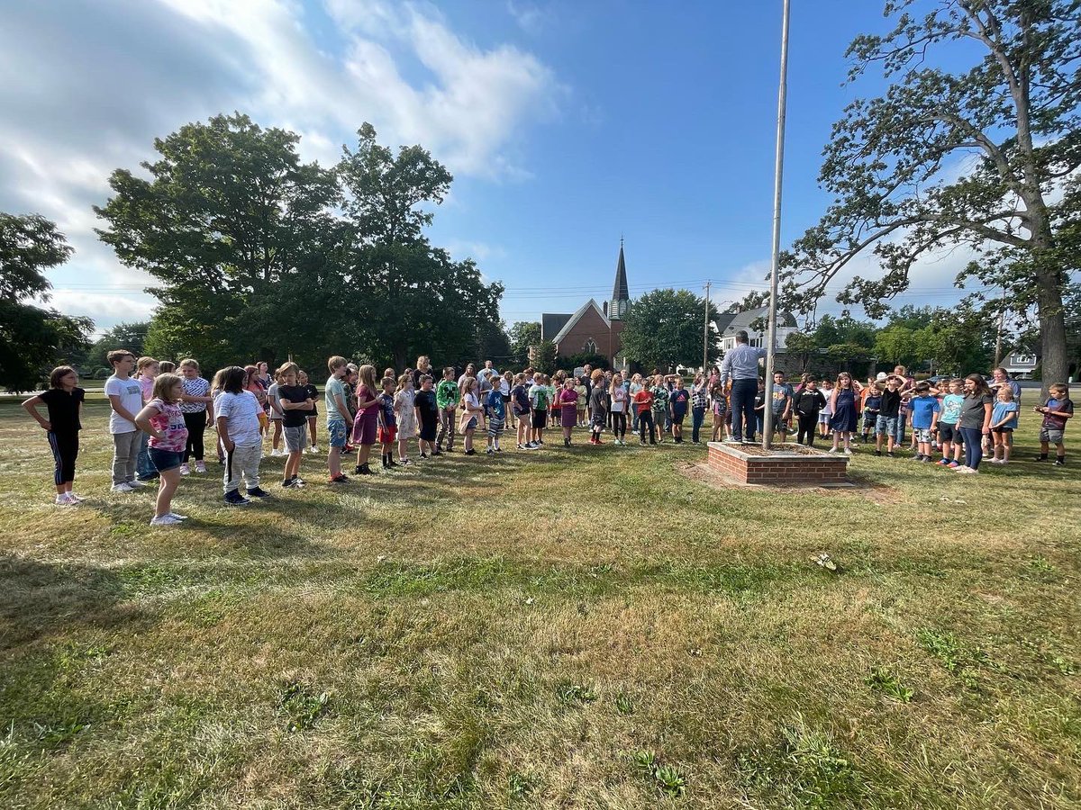 RVSchoolDistMI's tweet photo. What a great first day of school!  We are so excited to see our students again and are looking forward to a phenomenal year! We ended our day with the longstanding tradition of the Pledge at the Pole. #MustangPride #WeAreRV #MustangsMovingForward https://t.co/PfMGT49Eax