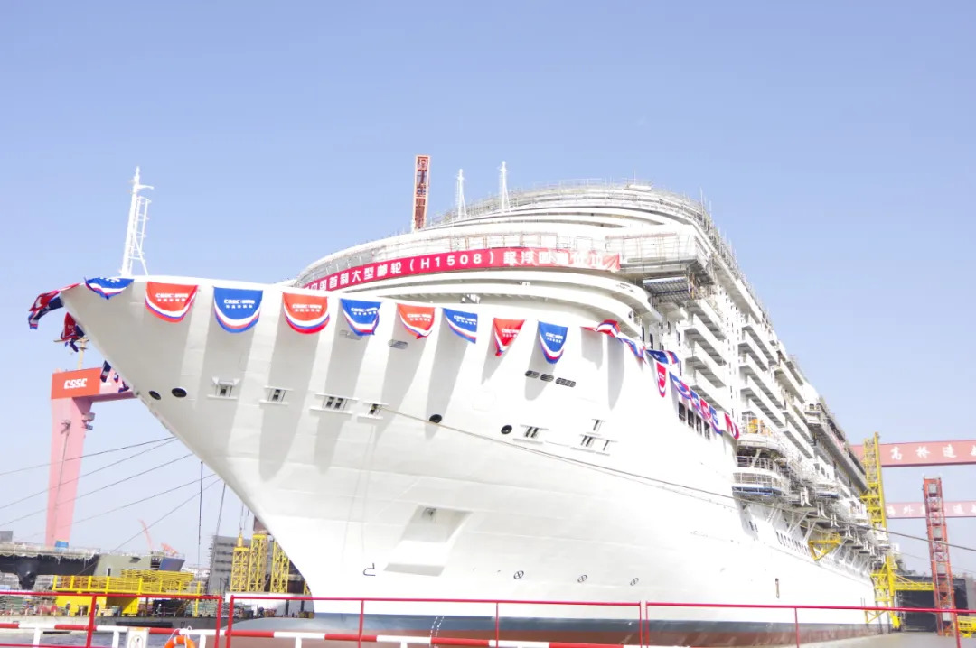 shipspassion's tweet photo. Currently under construction at the Shanghai Waigaoqiao Shipyard, #CarnivalChina’s first newbuild is now 67 percent complete. The 5,000-guest ship is now undergoing interior outfitting before departing on its first set of sea trials in May 2023 and will be delivered in July 2023. https://t.co/bCxoyqCkR5