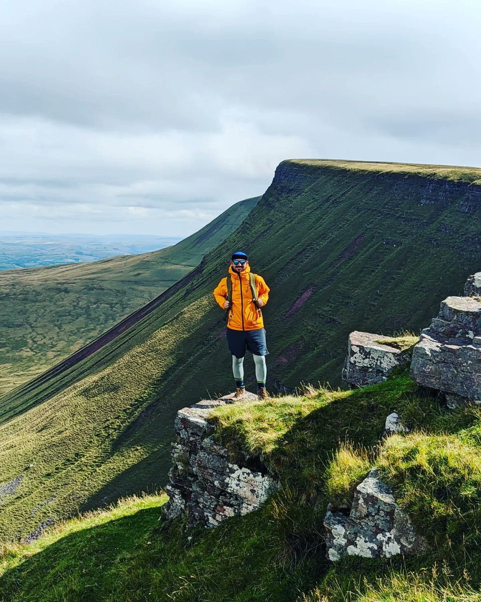First time up a mountain today in a year 😎

Didn't even get the camera out of the bag. Funny how I used to pack 16 lenses, a tripod and an apurture studio lighting rig in the hope I might get 1000 views for a truly shit photo 🙃