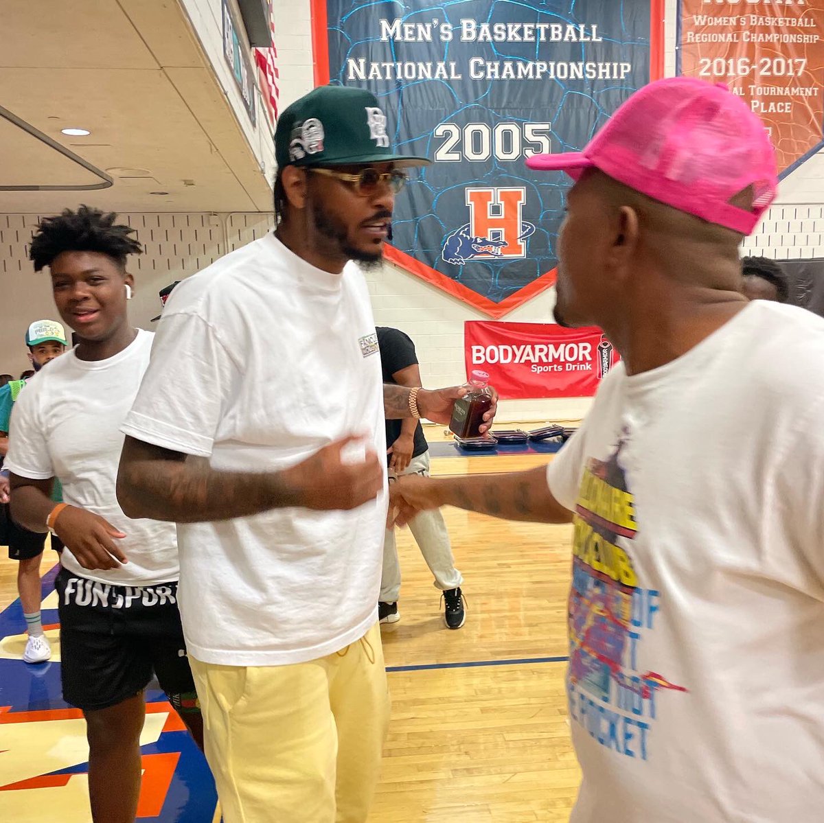 ButtaButtaWorld's tweet photo. My Biggest Flex Is I Am Who They Say I Am And The Real Ones Gone Embrace & Show That Love Every Time They See Me! Love 4 Life @carmeloanthony 🗽🏀💪🏾🙌🏾🤝💯🔝🏁 #BasketballIsLife #StreetsFirst #KnowYourHistory #NYCFinest #Legendary #Basketball #Streetball #NBA #ButtaNeverForgets https://t.co/SFVrtzCNGo