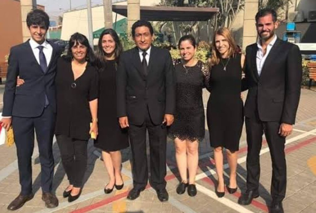 KarineIsme's tweet photo. @esquinabaja Cuando sabes que nunca serás pobre aunque tengas que vivir de lo mal habido👇👇👇👇👇 https://t.co/voyZwWYEyQ