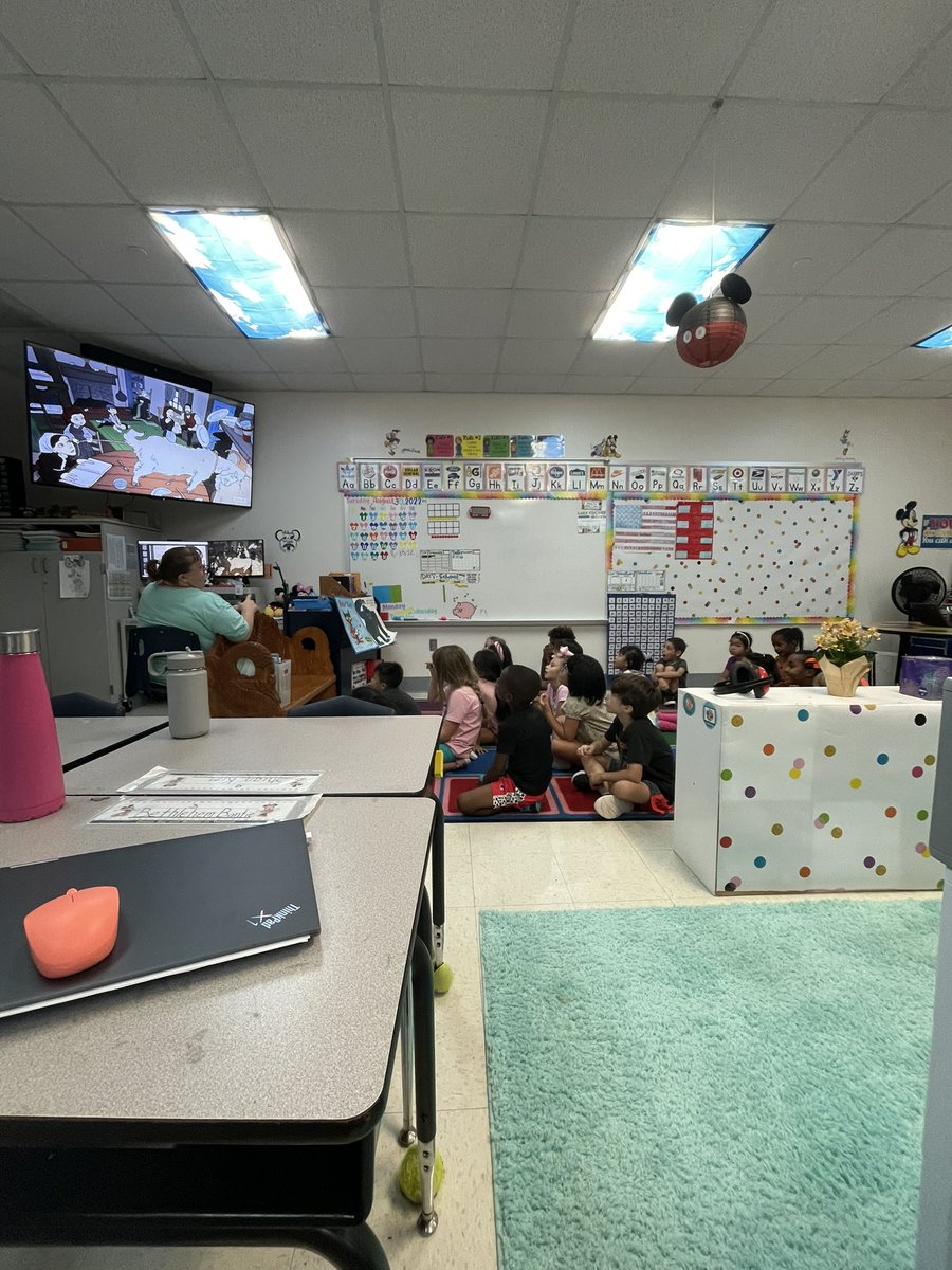 mrsnelson0110's tweet photo. Amplify Knowledge is in full swing in First Grade here at Armstrong! 
L💙VED listening to our student engage with their read aloud! @gisdnews @GISDLiteracy @AES_Aviators https://t.co/LdyikVIibs