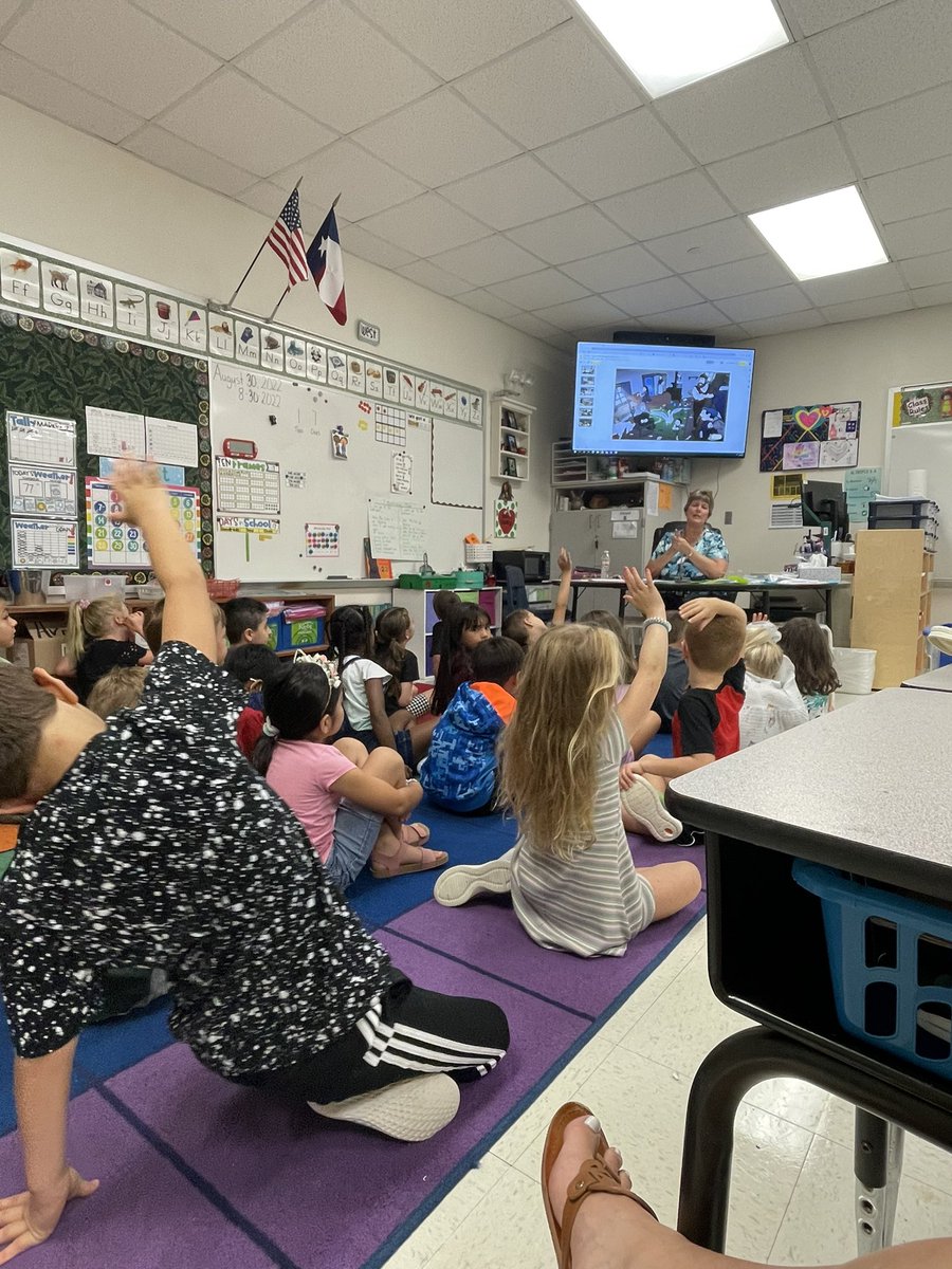 mrsnelson0110's tweet photo. Amplify Knowledge is in full swing in First Grade here at Armstrong! 
L💙VED listening to our student engage with their read aloud! @gisdnews @GISDLiteracy @AES_Aviators https://t.co/LdyikVIibs