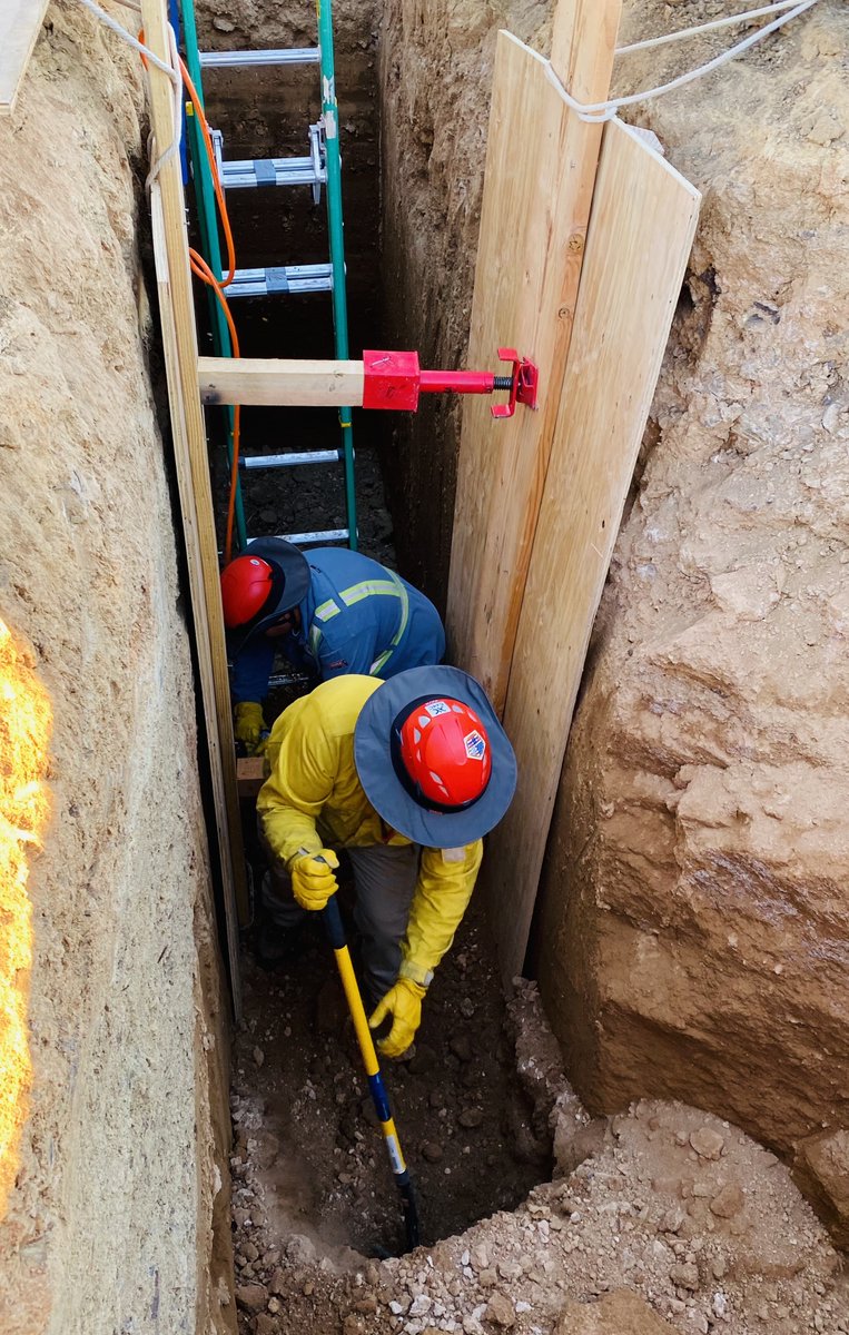 cmcpro_official's tweet photo. Scenario day of the CMC Trench Rescue contract class in Soda Springs, ID.
After the trench is completely shored and the hose victim is uncovered and removed from the trench, a student is placed into the trench to act as the unconscious victim to be extricated. #cmcschool https://t.co/0zaC0lnyrq