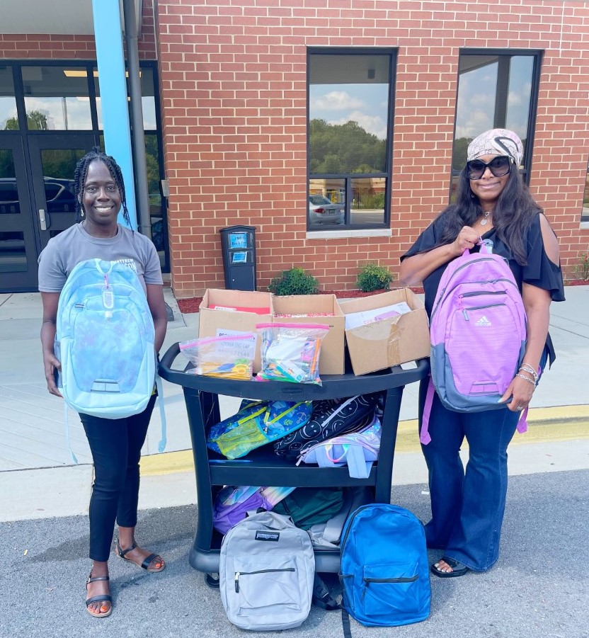 MatthewHensonMS's tweet photo. Henson's PPW accepts the annual donation of backpacks and school supplies from The Master's Child Church.  We are thankful for our community partnership as it allows our students to have the resources they need. @MCCWC  #hensonhuskyhometownheroes https://t.co/9psDAw0uAj