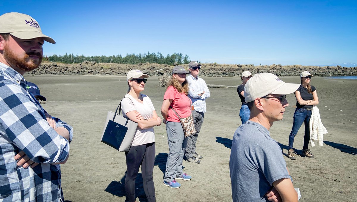Russell_Oceans's tweet photo. I joined staffers from the offices of @RepDerekKilmer @HerreraBeutler @RepKimSchrier @PattyMurray and partners @quinaultnation @WDFW @WSDAgov @PacificSeafood As part of a @UW congressional tour, we discussed green crab impact. About @WAgreencrab's work: https://t.co/8dvfdBNZZD https://t.co/30azrFHlkV