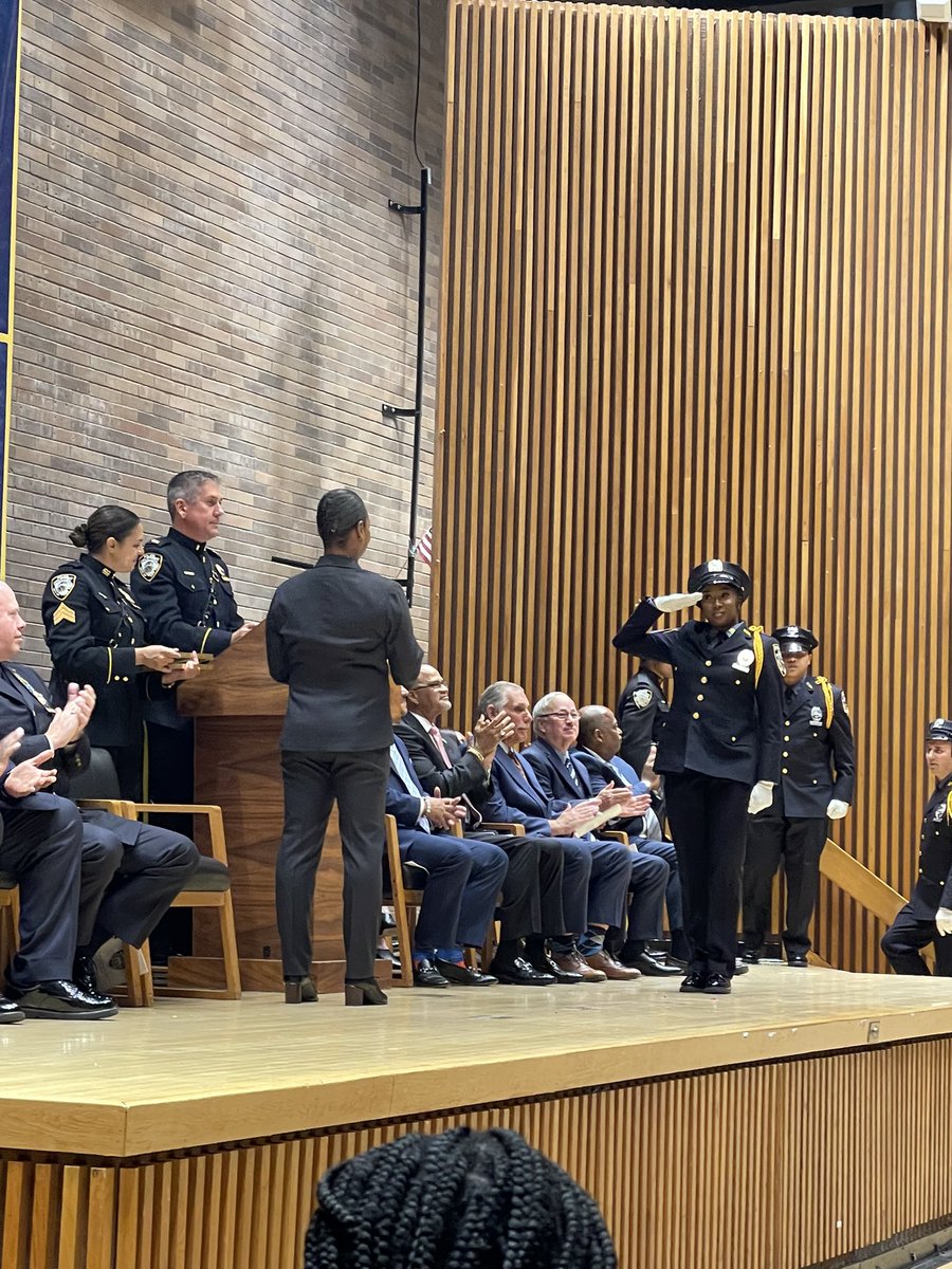 NYPDSchools's tweet photo. Congratulations to the 193 School Safety Agents that graduated today and will be protecting @NYCSchools students this upcoming school year.🎉👏👏 https://t.co/2u4jT9cgDs