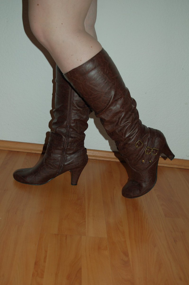 CandySweet1337's tweet photo. These #boots are made for walking...
#boots #legs #FeetHeat #Feets #feetmodel #BareFeet #FeetLovers #BuyFeetPics #SelfFeet #SoftFeet #FeetFetishWorld #FeetsCute https://t.co/RWYujoq8U7