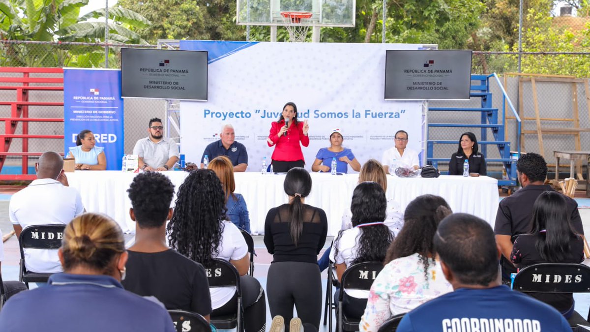midespanama's tweet photo. Los jóvenes también fueron beneficiados con implementos deportivos, tablets y capital semilla para sus futuros emprendimientos, como parte del esfuerzo articulado entre @Pandeportes, @MinSegPma, @MiCulturaPma, @AmpymePanama y DIPRED. https://t.co/bOENmmzMFu