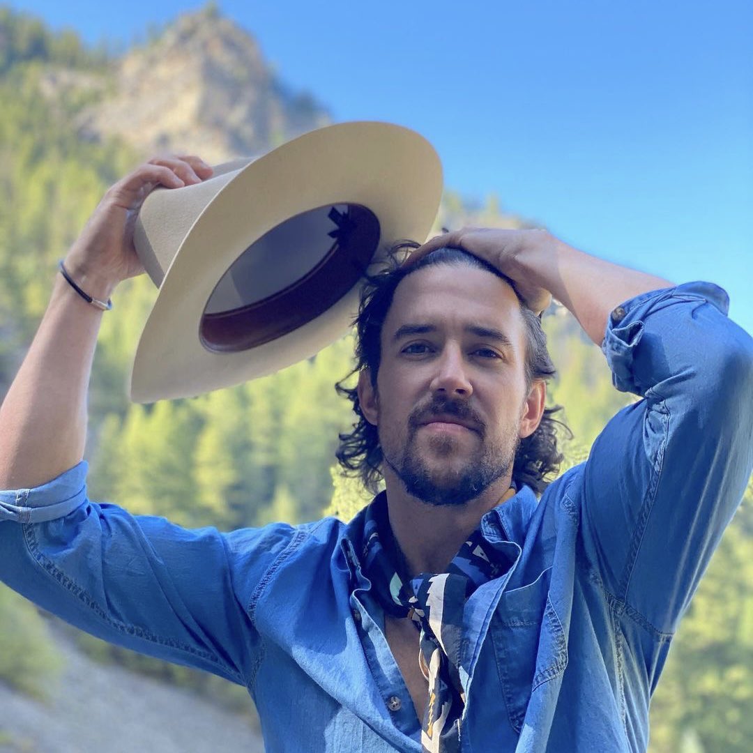 HiNOTEiT's tweet photo. we'd want @johngurneymusic in our inboxes, too. order a customized video message from John today! #johngurney #HiNOTE

https://t.co/lGpsMgQRQK https://t.co/x3epa38jky