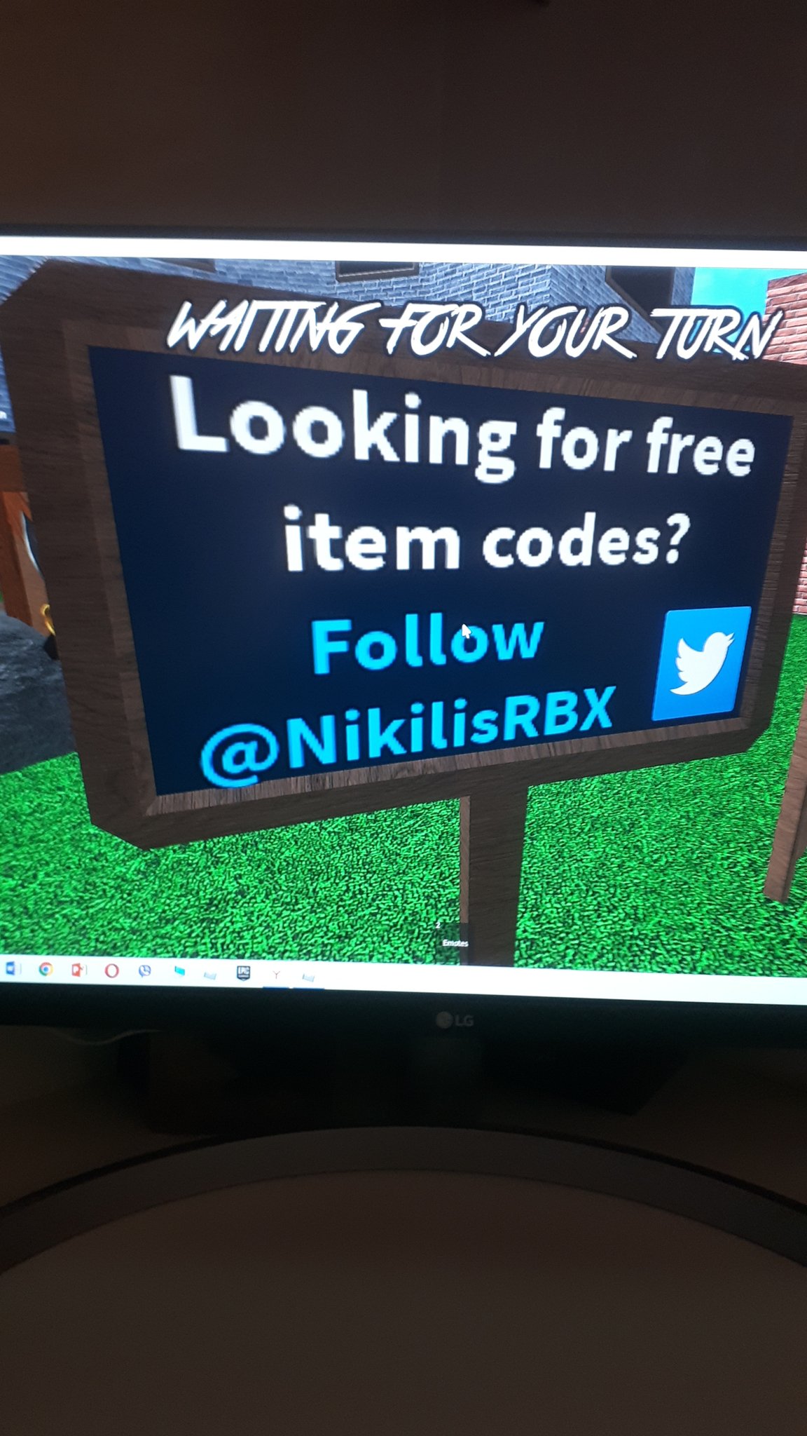 Marandici Felicia on Twitter "NikilisRBX Plis free item codes( https
