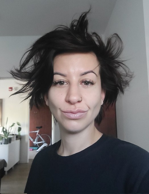 My hair before and after 😂😂 https://t.co/VsKW3yU3YD