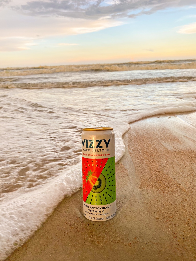 srperrott's tweet image. Beach vibes only! #NationalBeachDay #VizzyHardSeltzer #Cheers
