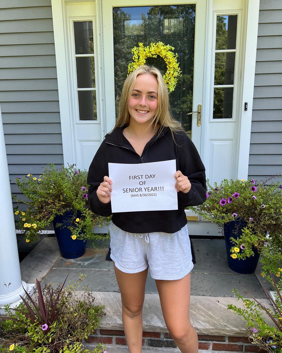 msd8372's tweet photo. And they’re off…Senior, Sophomore and 8th Grade. Have a great year ladies! https://t.co/EqkhRAJd18