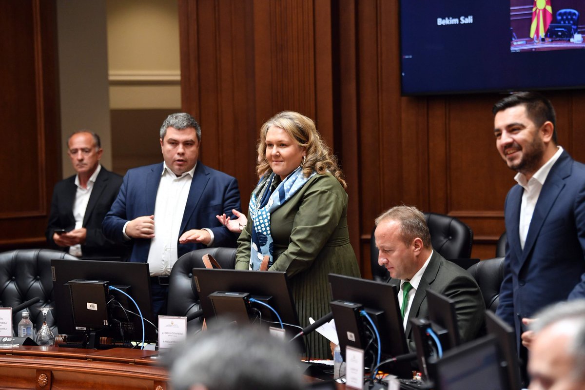 Од 75-та Владина седница: 

➡️ Предложени поедноставени процедури за поставување фотонапонски централи; 
➡️ Обезбедени 120 милиони денари за нов објект на кумановската гимназија „Сами Фрашери“.

🔗 vlada.mk/node/29974