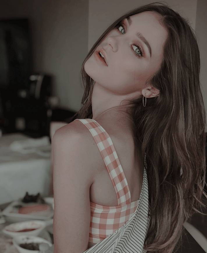 ㅤ

          ༄   𝗲𝗻 𝗯𝘂́𝘀𝗾𝘂𝗲𝗱𝗮 𝘆 𝗰𝗮𝗽𝘁𝘂𝗿𝗮. ₎ 
ㅤ⟬  #⃞ 𝐇𝐄𝐒𝐓𝐈𝐀 𝐌𝐀𝐕𝐑𝐈𝐃𝐈𝐒 ⟭

                        𖨂  hermana de adonis.
                        𖨂  20 años.
                        𖨂 + info en el thread.