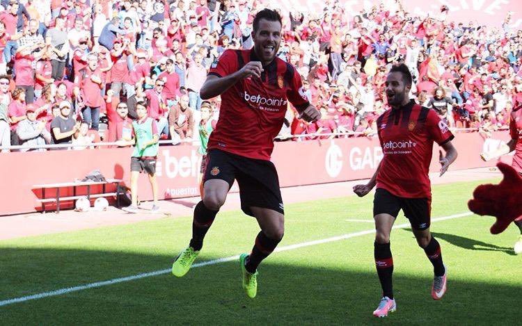 ue_cornella's tweet photo. 👤 Á𝑳𝑬𝑿 𝑳Ó𝑷𝑬𝒁 💥

📌 Segunda División 
⚽️ 84 partidos 
🎯 1️⃣0️⃣ goles 

📌 Segunda División B
⚽️ 123 partidos 
🎯 3️⃣2️⃣ goles

⚡️ Trayectoria, experiencia y olfato goleador para la 𝐔𝐄𝐂 ⚡️
 
#HoHemDeViure 💚 https://t.co/o67eHZEfi6