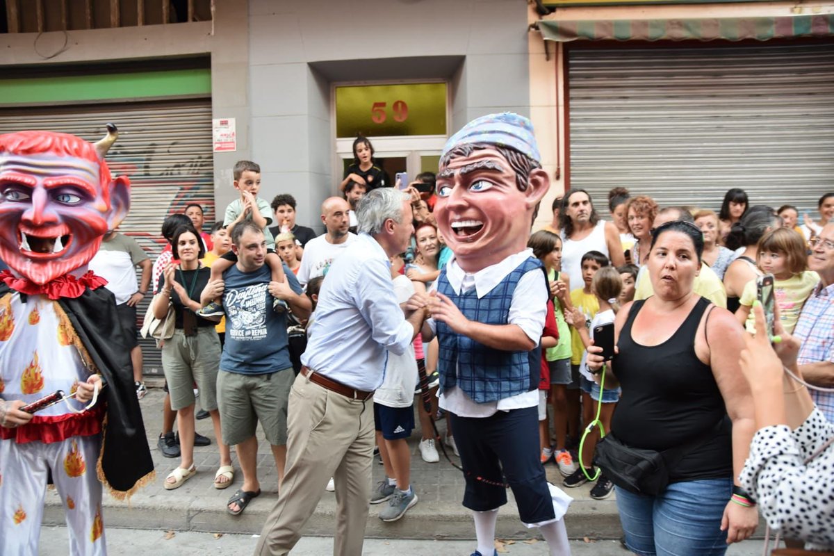 Jorge_Azcon's tweet photo. 🔝👌 Esta tarde lo hemos pasado fenomenal participando, con pequeños y mayores, en los tradicionales cabezudos de las fiestas de San José. https://t.co/ij7ZacnF2L